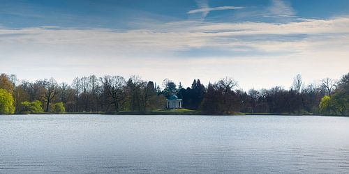 Romantisch uitzicht op de tempel op het Zwaneneiland - Kassel