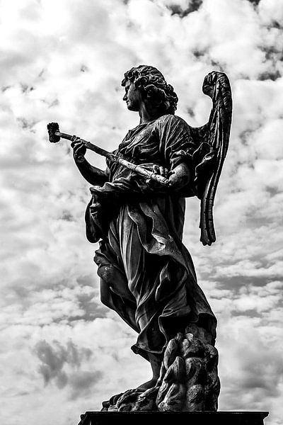 Engel die kijkt over de engelenbrug | Rome, Italië van Ratna Bosch