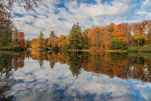Wandeling in de herfst langs de Veldvijvers in Paleispark Het Loo