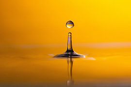 WATER DROPLET FLOATING by Hans Pot