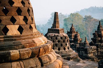 Zonsopgang bij tempel Borobudur Yogyakarta, Java van Expeditie Aardbol
