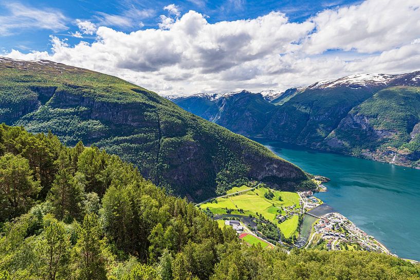 Vue du Stegastein sur l'Aurlandsfjord en Norvège par Rico Ködder
