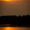 Fischer bei Sonnenuntergang / Afrikanische Landschaft / Naturfotografie / Uganda von Jikke Patist