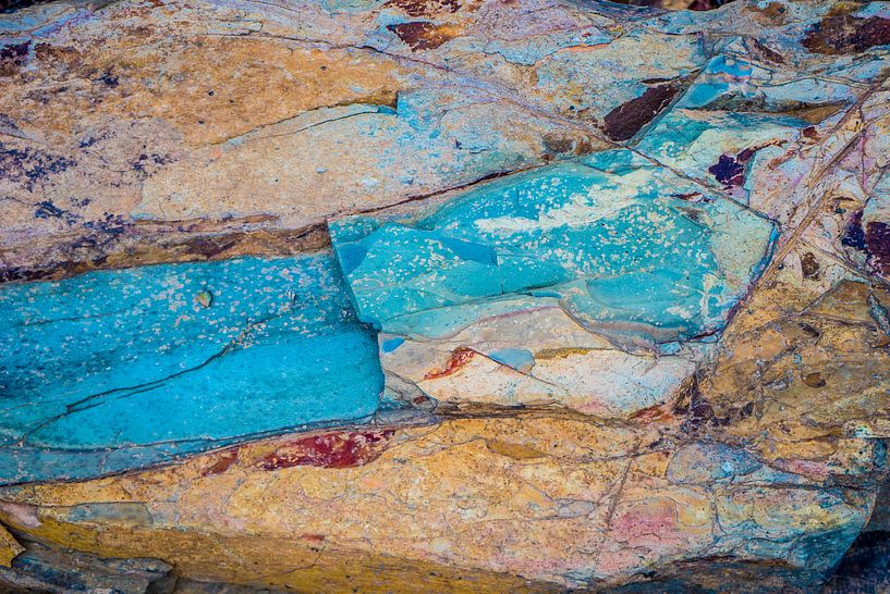 Gekleurde steen van Fred Leeflang