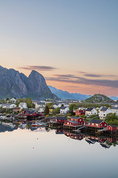 Middernachtzon op de Lofoten in Noorwegen