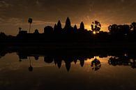Lever de soleil doré au temple d'Angkor Vat - Siem Reap, Cambodge par Thijs van den Broek Aperçu