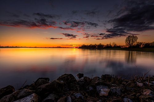 Sonnenuntergang entlang des Rheins