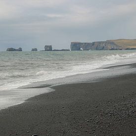 Zwart zand Strand van Anke Sol