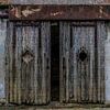 Holztüren in einem Fort von Ans Bastiaanssen