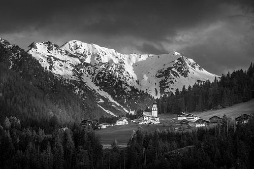 Het dorp Hollbruck in Val Pusteria