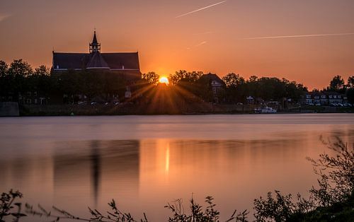 Grab bei Sonnenuntergang