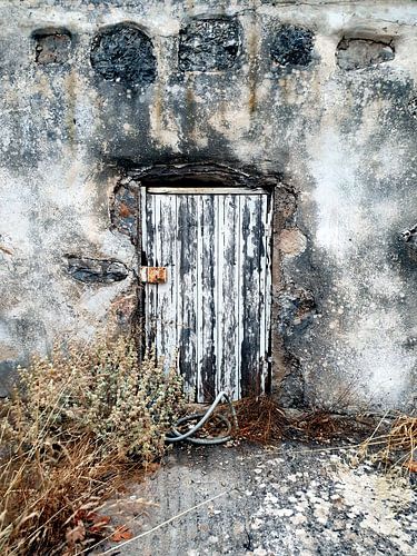 Decayed door by Annemie Hiele