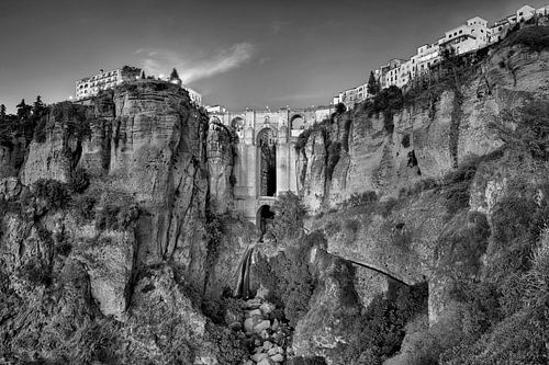 Canyon van Ronda in Spanje in Andalusië in zwart-wit