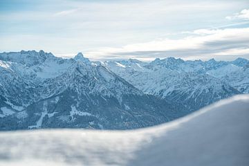 Wintersfeer in de Allgäuer Alpen van Leo Schindzielorz