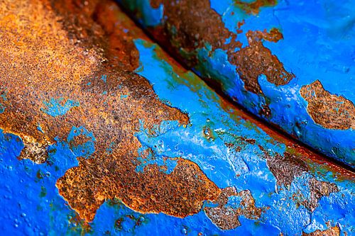 Roest in kobaltblauw