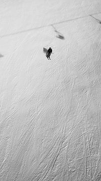 Descente individuelle : beauté des pistes avec jeu d'ombres et relief des skis sur Anne van de Kerkhof