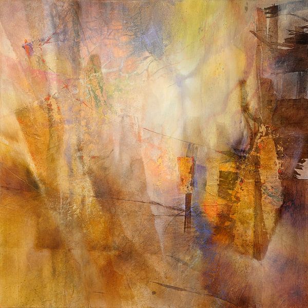 Konposition mit fließenden Formen in Gold und orange von Annette Schmucker