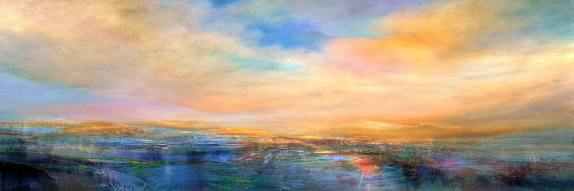 Im Abendlicht - ein glühender Abendhimmel über abstrakt gemalter Landschaft von Annette Schmucker