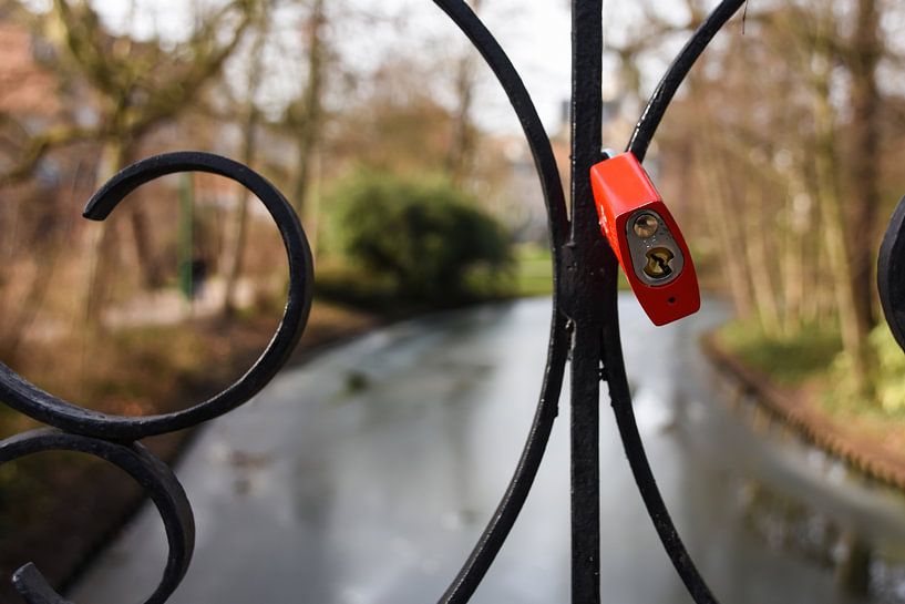 Red lock on  a bridge by Manuel Declerck