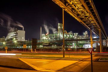 Nachtszene Petrochemische Industrie im Hafen von Antwerpen von Daan Duvillier | Dsquared Photography