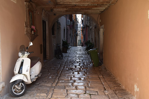 A narrow street in Rovinj 1