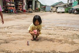 Vietnamese girl by Kiki Deurvorst