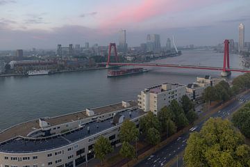 Zonsopkomst Willemsbrug Rotterdam van AdV Photography