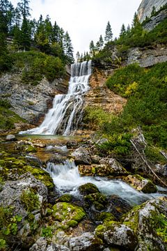 Mooie waterval in de Dolomieten van Leo Schindzielorz