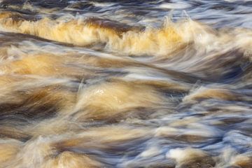 Landschap bij de vistrap in de Lieversche diep, denderend water, snel stromend water stroomt langs van Karin Broekhuijsen