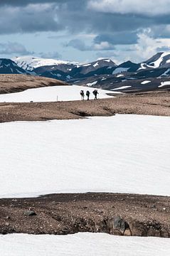 Wandelen door de bergen in IJsland