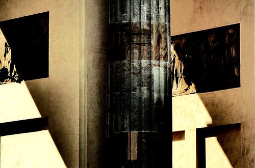 Pilaar en zonlicht (Pillar and sunlight)