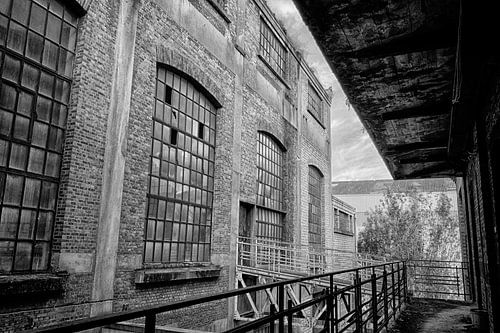 Fabrieksgebouw (zwart-wit)