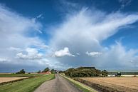 Zicht op de Westhoek-Friesland met een stevige wolkenpartij van Harrie Muis thumbnail