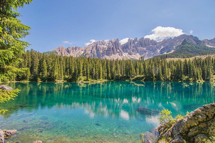 Carezza Lake, bergmeer in Italië van Bianca Kramer