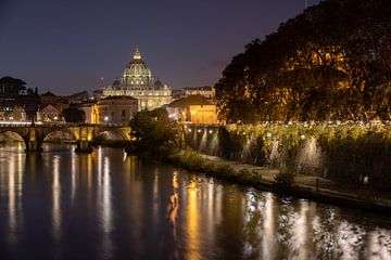 Rom bei Nacht - Blick über den Tiber zum Petersdom von t.ART