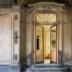 Royal Entrance abandoned chateau by Vivian Teuns