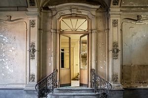 Koninklijke ingang verlaten kasteel