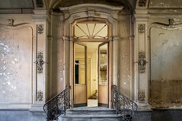 Königlicher Eingang verlassenes Chateau von Vivian Teuns