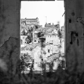 Vue à travers | Matera, Italie | Photographie de voyage fine art sur Monique Tekstra-van Lochem
