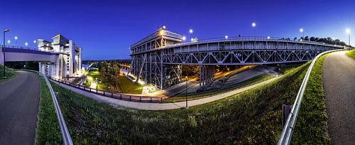 Bootlift Niederfinow - panorama op blauw uur