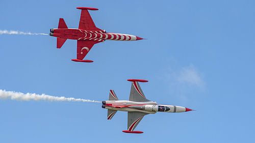 Die „Turkish Stars“ in Aktion bei der Flugshow in Bukarest.