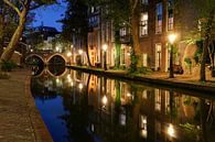 Sfeervol avondbeeld van de Oudegracht en Twijnstraat aan de Werf in de binnenstad van Utrecht van Arthur Puls Photography thumbnail
