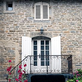 Rustiek Frans huis met balkon en openslaande deuren van Fika Fotografie