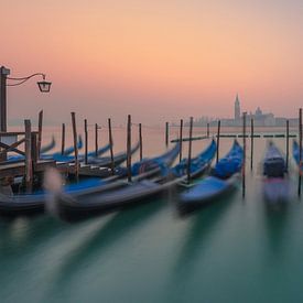 Gondeln von Venedig von Robin Oelschlegel