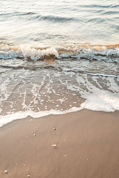 Wellen an der Küste von Egmond von Marit Hilarius