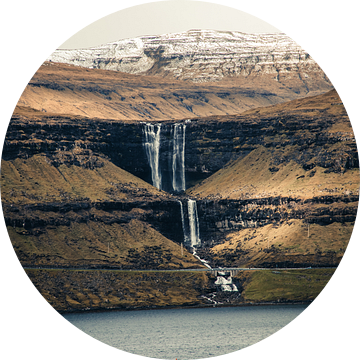 Fossa waterval op de Faeröer Eilanden van Expeditie Aardbol