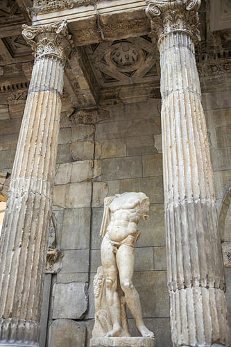 Male Greek statue 