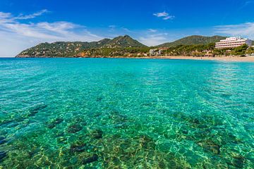 Mallorca kust strand van Canyamel baai, mooie kust, Spanje Middellandse Zee van Alex Winter
