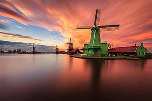 Mesmerizing sunset by the Zaanse Schans van Costas Ganasos