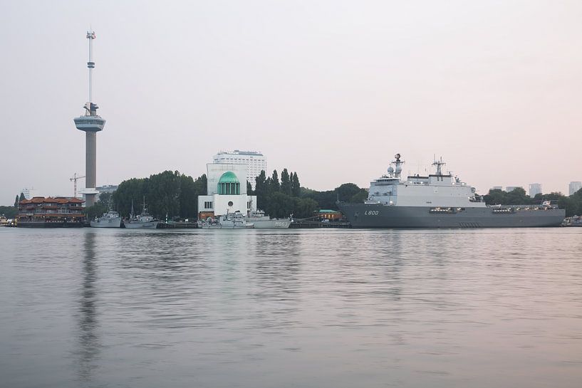De Koninklijke Marine met Zr.MS. Rotterdam in Rotterdam van MS Fotografie | Marc van der Stelt